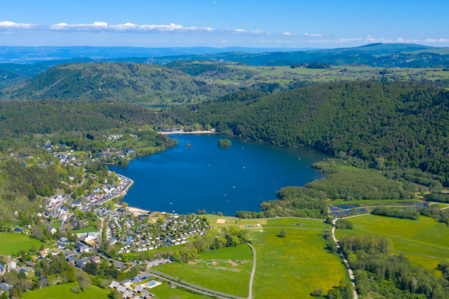 Beaux lacs autorisés aux chiens en région Auvergne Rhône Alpes