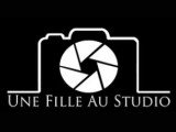 Une fille au studio
