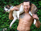 Des Texans sexy prennent la pose pour aider les chiens de rue