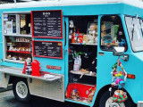 Un food truck spécialisé dans la nourriture pour chien