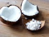 Des morceaux de noix de coco
