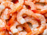 Un tas de crevettes cuites