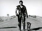 Max, le road warrior de « Mad Max 2 », accompagné de son chien
