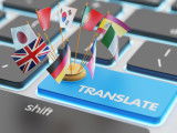 Un clavier de traduction avec des drapeaux de différents pays