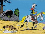 Lucky Luke et Jolly Jumper en train de tirer Rantanplan alors qu'il veut aller dans la direction opposée
