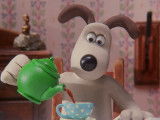 Gromit en train de verser du thé dans une tasse