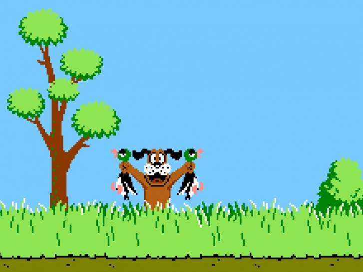 Capture d'écran du chien du jeu « Duck Hunt » ayant trouvé du gibier