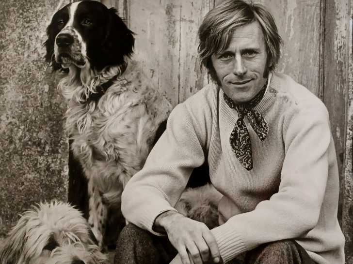 Photo de Nino Ferrer avec ses chiens, en 1969