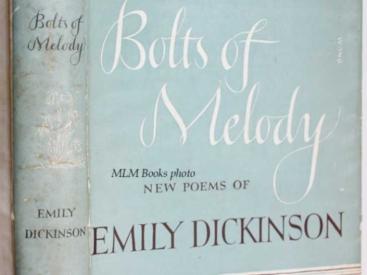 La couverture du recueil « Bolts of Melody », regroupant des poèmes écrits par Emily Dickinson