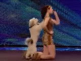Un chien incroyablement doué pour danser avec sa maîtresse