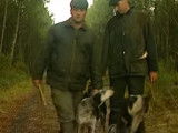Des chasseurs parlent de leurs chiens courants