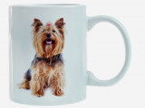 Un mug avec un Yorkshire dessiné dessus