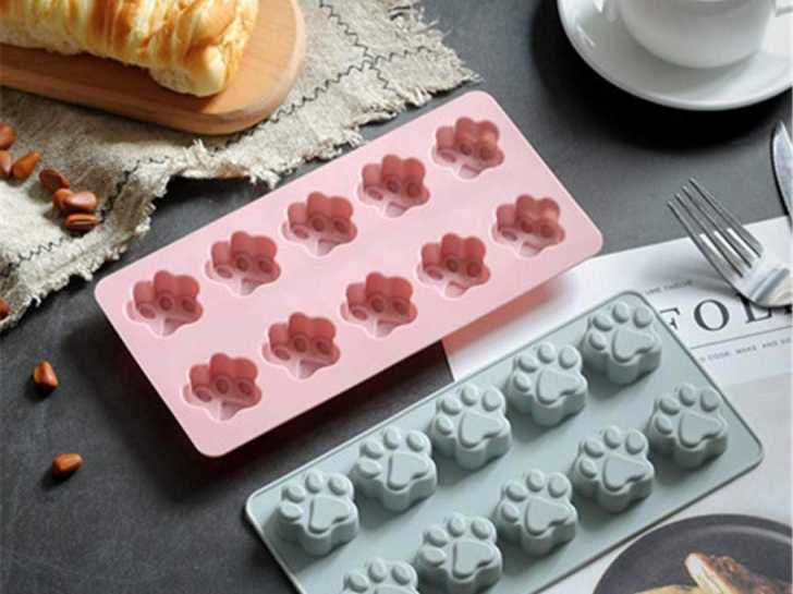 Offrir Un moule en forme de chien en cadeau