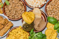 Différentes sortes de biscuits pour chien
