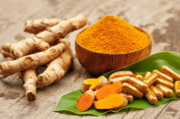 Du curcuma en poudre et en gélules