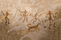 Partie de chasse avec un chien dessinée dans une caverne