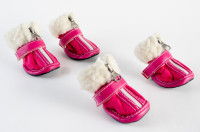 Quatre petites chaussettes de neige pour chien