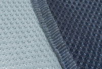 Gros plan sur le matériau utilisé pour un vêtement rafraichissant pour chien (du polyester)