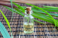 De l'huile essentielle de citronnelle