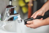 La lame d'une tondeuse doit être nettoyée à chaque utilisation