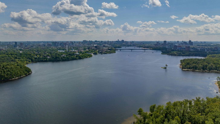 Une photo aérienne de la rivière des Outaouais, au Québec