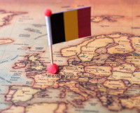Le drapeau belge sur une carte d'Europe