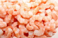 Un tas de crevettes cuites décortiquées