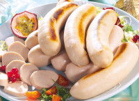 Des boudins blancs entiers et en tranches dans une assiette