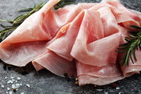 Des tranches fines de jambon