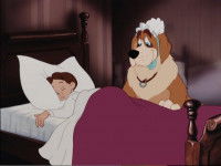 Nana au chevet d'un des enfants (©Disney)