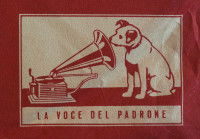Le logo de la compagnie Gramophone, un chien assis devant un tourne-disques.