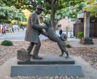 Statue de Hachiko et son maître à l'Université de Tokyo