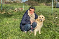 Annick Raoul et un Golden Retriever