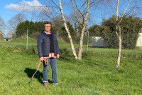 Annick Raoul dans sa pension canine abridog