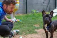 Eric Tramson et un Bouledogue Français