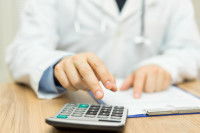 Un docteur et une calculatrice