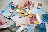 Des billets et des pièces en euros