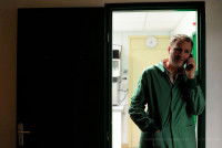 Un vétérinaire au téléphone