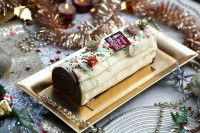 Une bûche de Noël sur une table