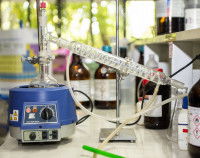 Attirail servant dans l'hydrodistillation