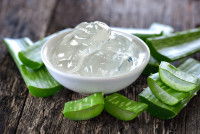 Du gel d'aloe vera dans un bol
