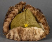 Une photo d'un chapeau d'uniforme japonais de la Seconde Guerre mondiale