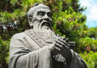 Une statue de Confucius