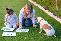 Utiliser le chien comme baby-sitter