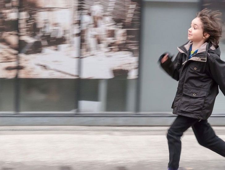 Un enfant en train de courir