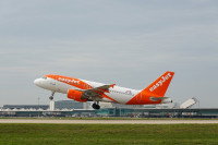 Un avion d' EasyJet au décollage