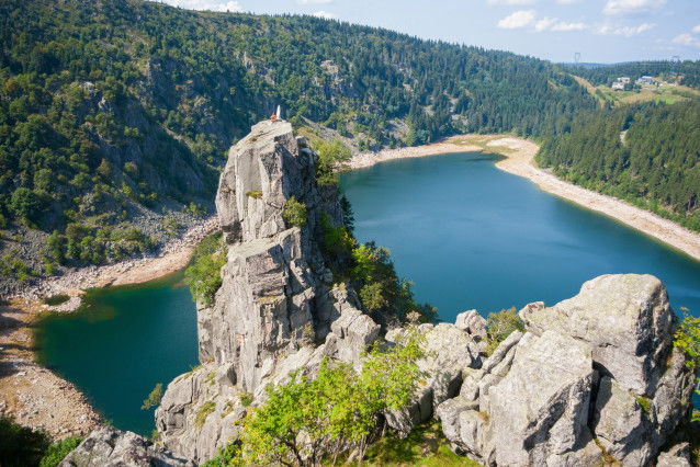 Le rocher Hans, au-dessus du lac Blanc, dans les Vosges