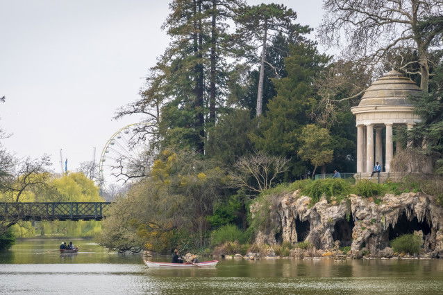 L'île de Reuilly, sur le lac Daumesnil, à Paris