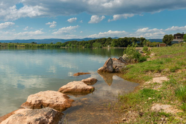 La lac de Jouarres, en Occitanie