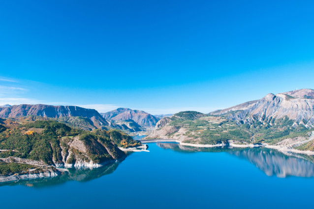 Le lac de Serre-Ponçon, près de Gap